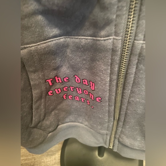 Jason Voorhies Gray and Pink zip-up hoodie! NWT! Size M (8/10) - Picture 4 of 5